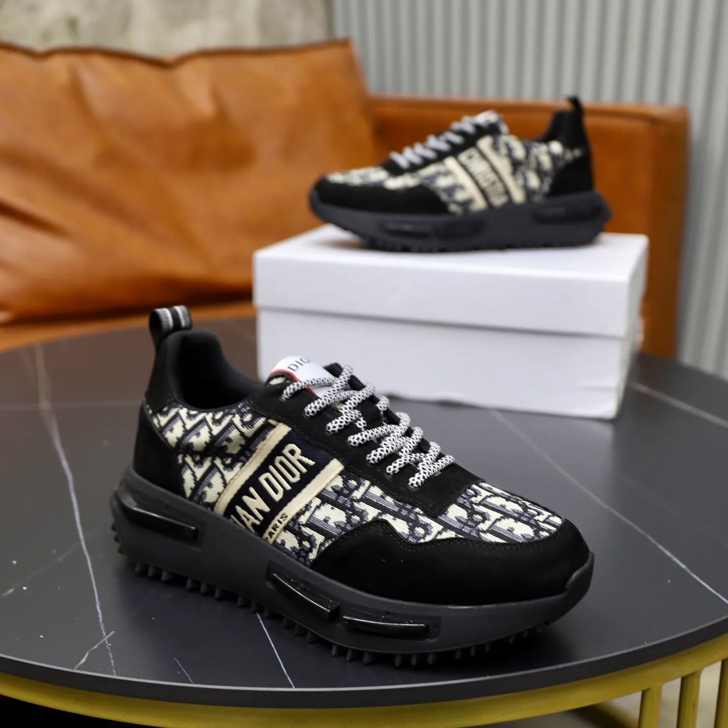 Ex-factory price: 462💰🙅‍♂️🙅‍♂️🙅‍♂️ Brand: Dior DIOR Standard code: 38-44 (45 customized) Grade: Same as the official website Material: Original material splicing Comfortable and breathable lining Lightweight and wear-resistant sports outsole Style category: Men's fashionable casual shoes Running sneakers Distinguished luxury brand elements Top luxury Color: actual picture color
